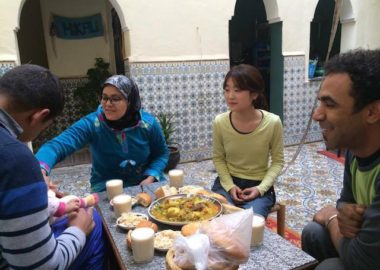 モロッコ、タジン料理を食べる